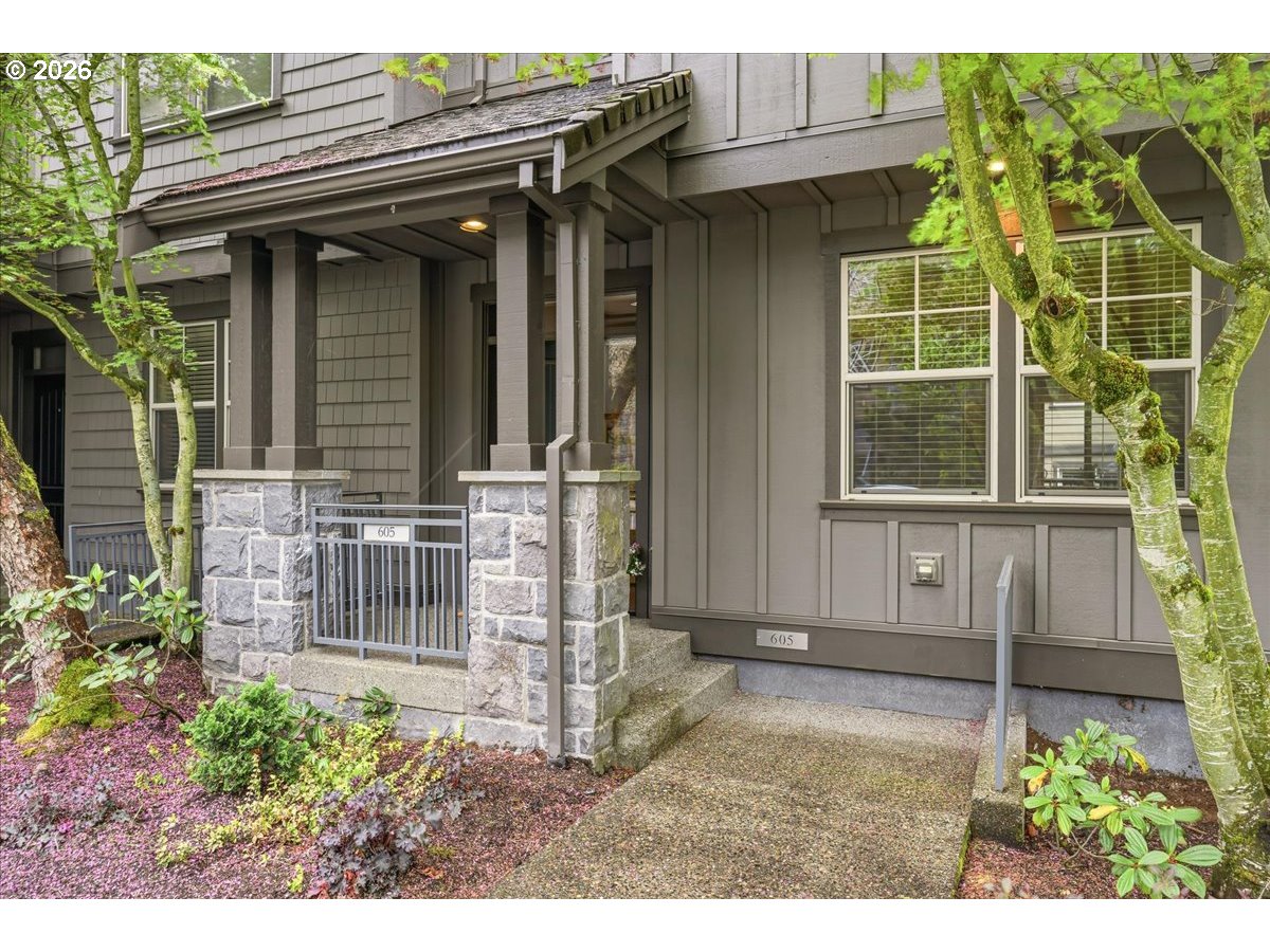 605 SW TRILLIUM CREEK TER