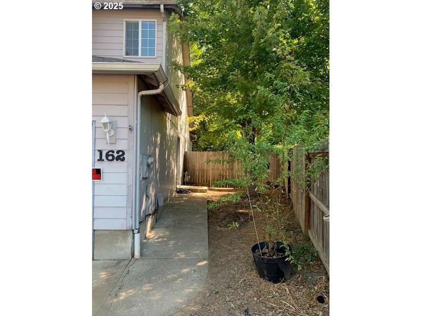 160/162 VICTORIA CT
