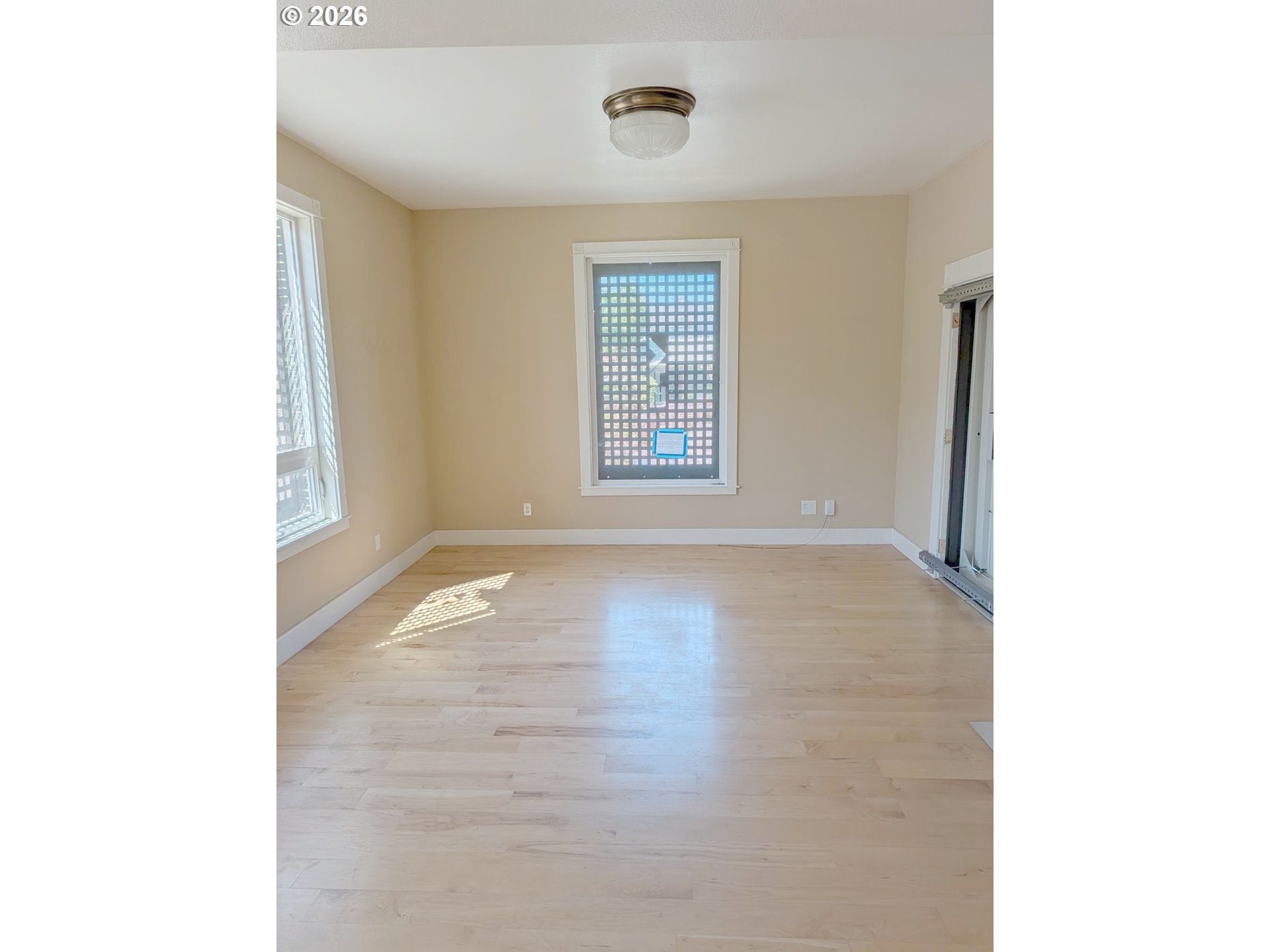 2004 SE ASH ST