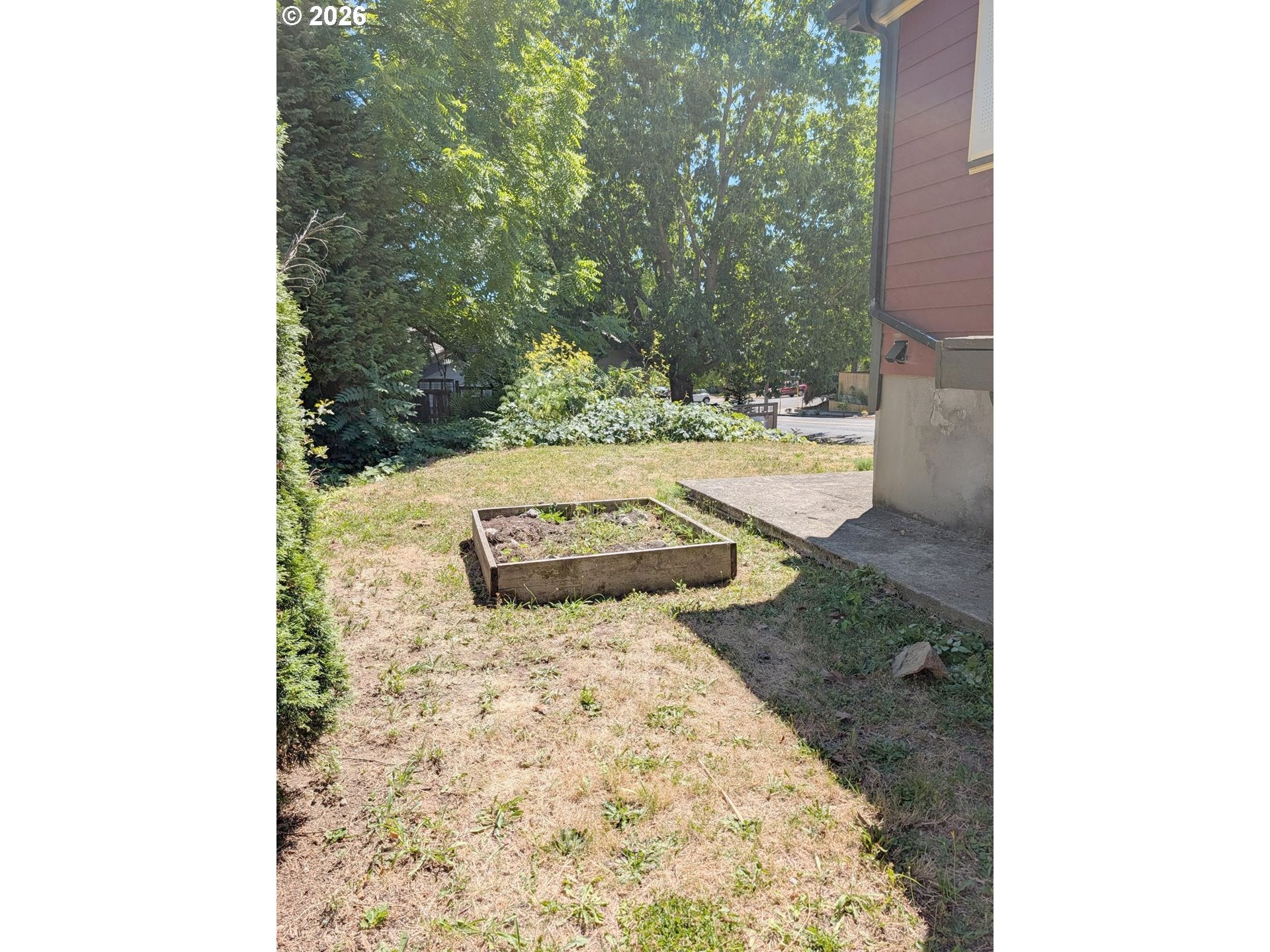 2004 SE ASH ST