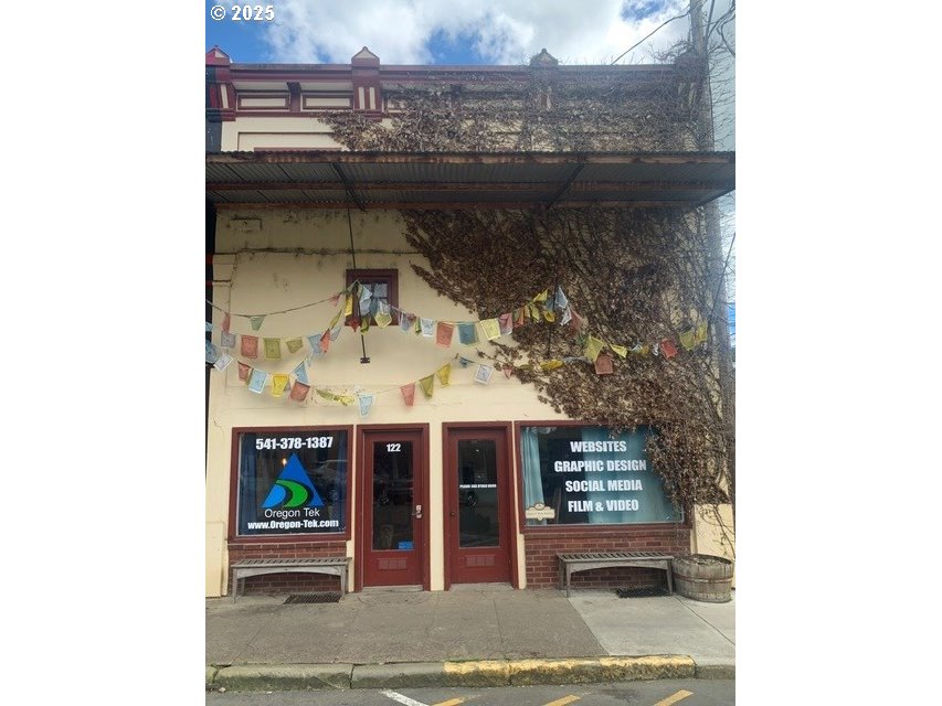 122 SE LOCUST ST