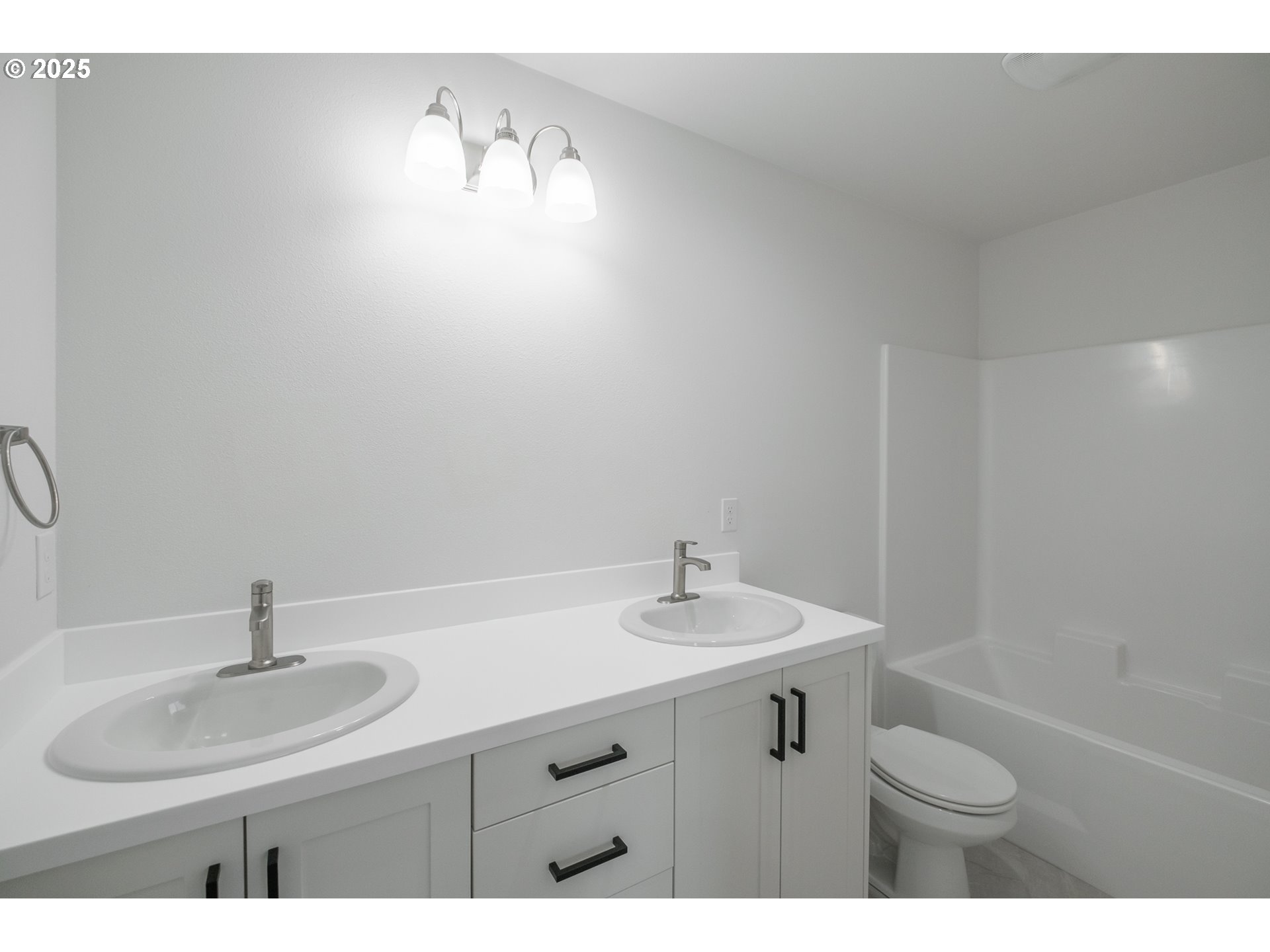 Lebanon, Oregon 97355, United States, 6 Bedrooms Bedrooms, ,5 BathroomsBathrooms,Residential,Active,77621