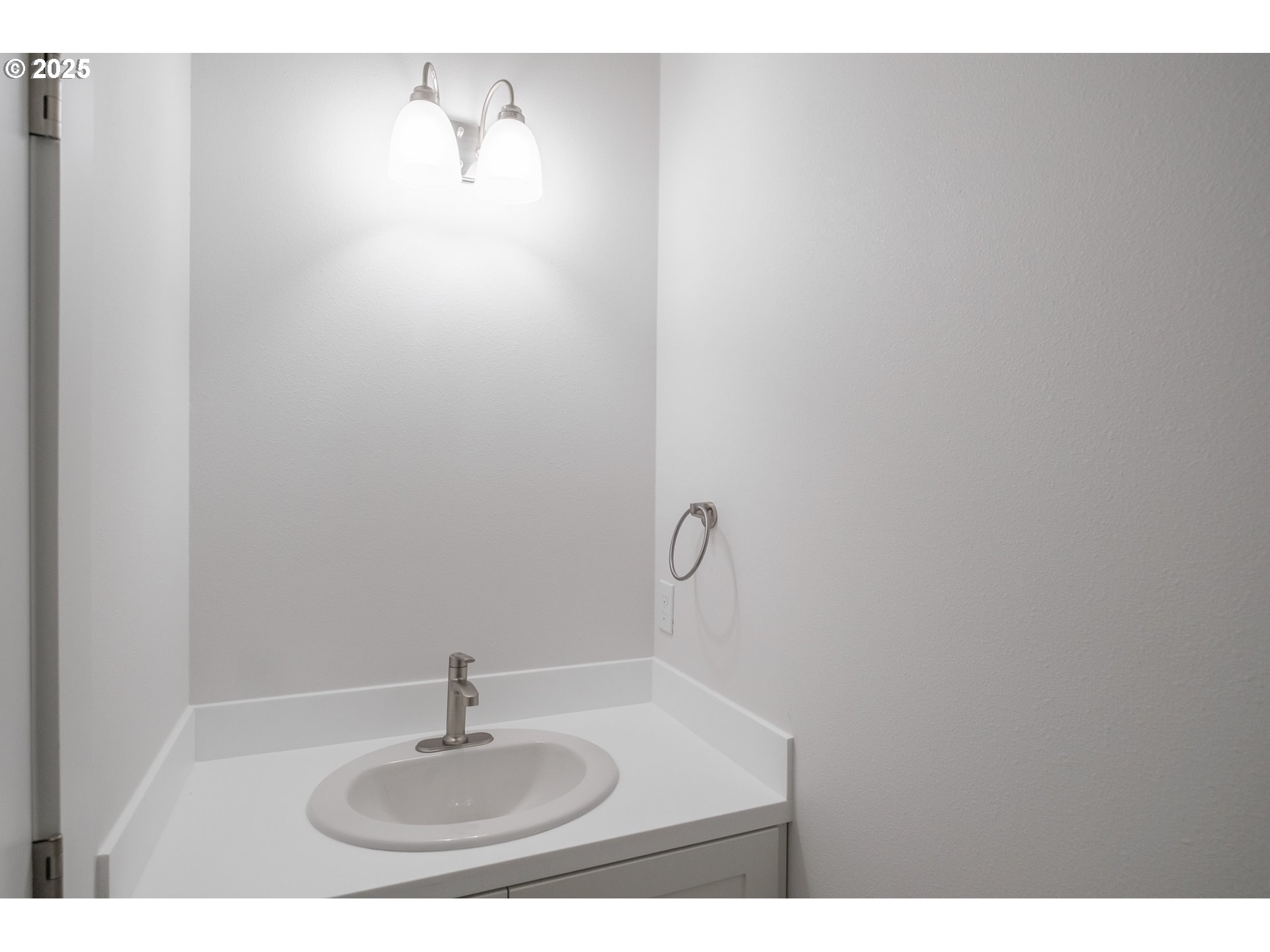 Lebanon, Oregon 97355, United States, 6 Bedrooms Bedrooms, ,5 BathroomsBathrooms,Residential,Active,77621