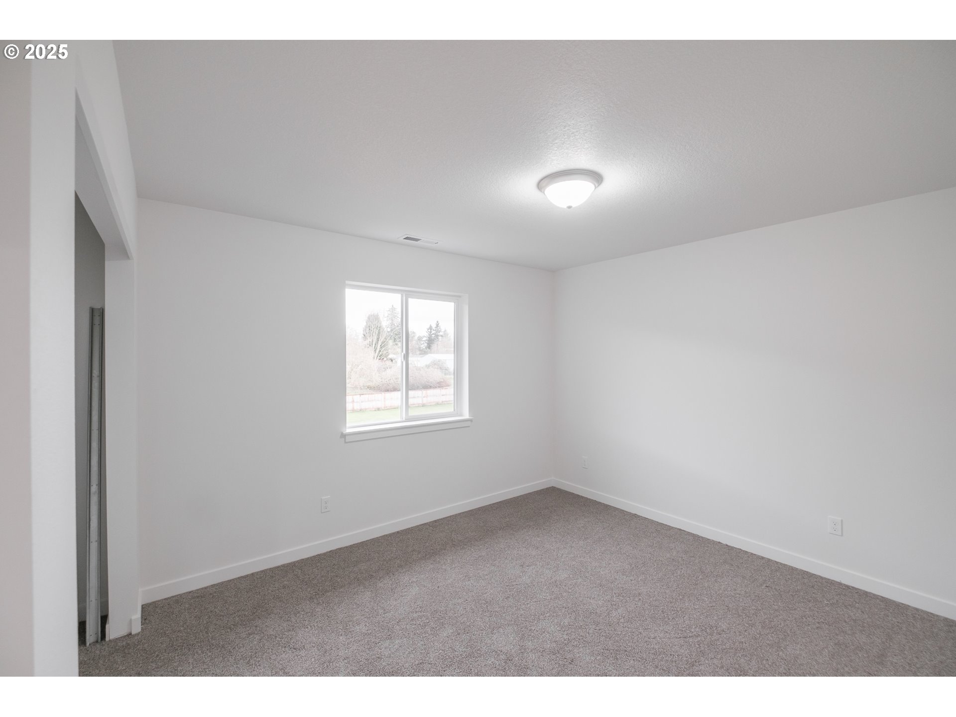 Lebanon, Oregon 97355, United States, 6 Bedrooms Bedrooms, ,5 BathroomsBathrooms,Residential,Active,77621