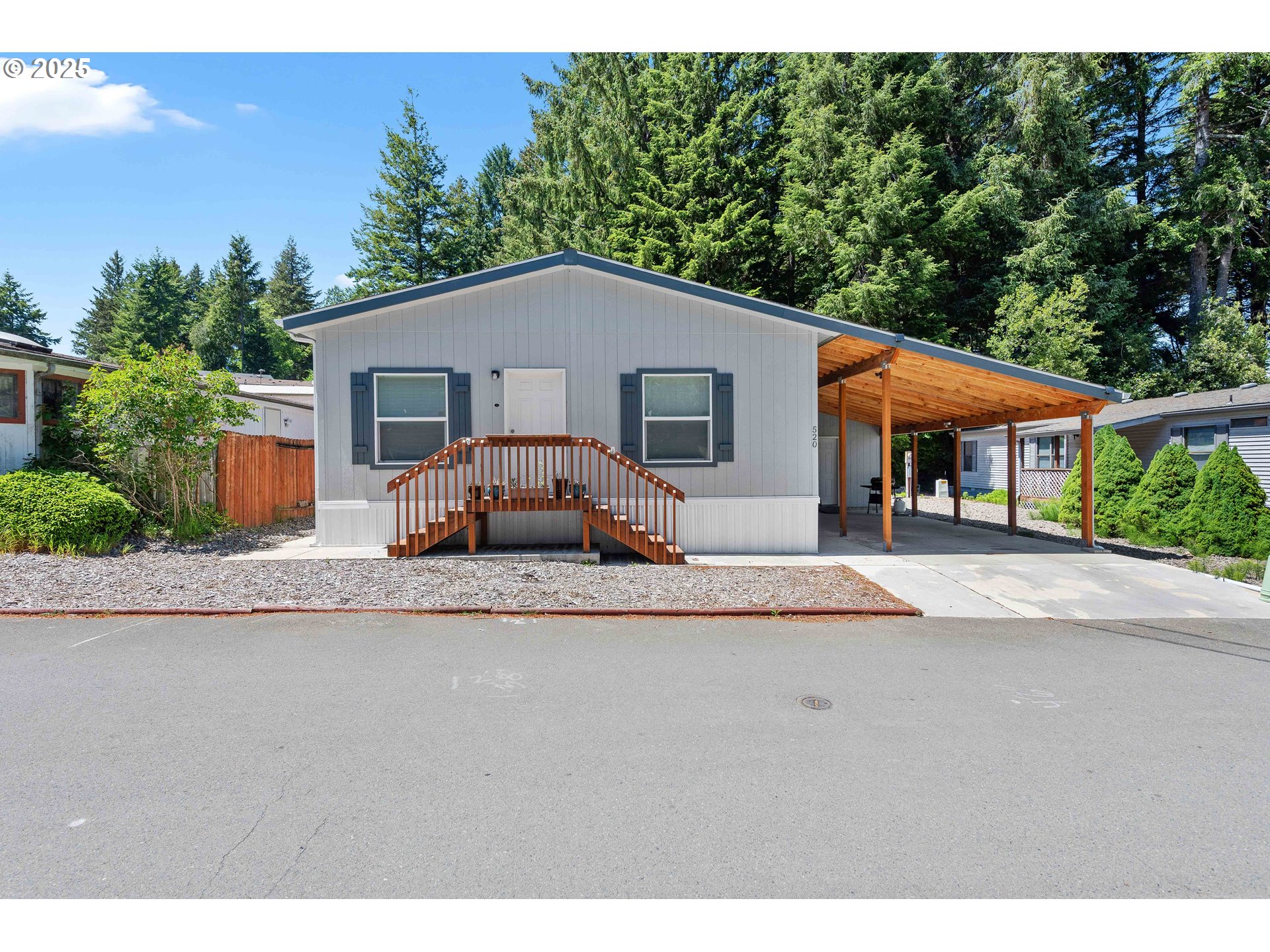 520 SHOREPINES AVE
