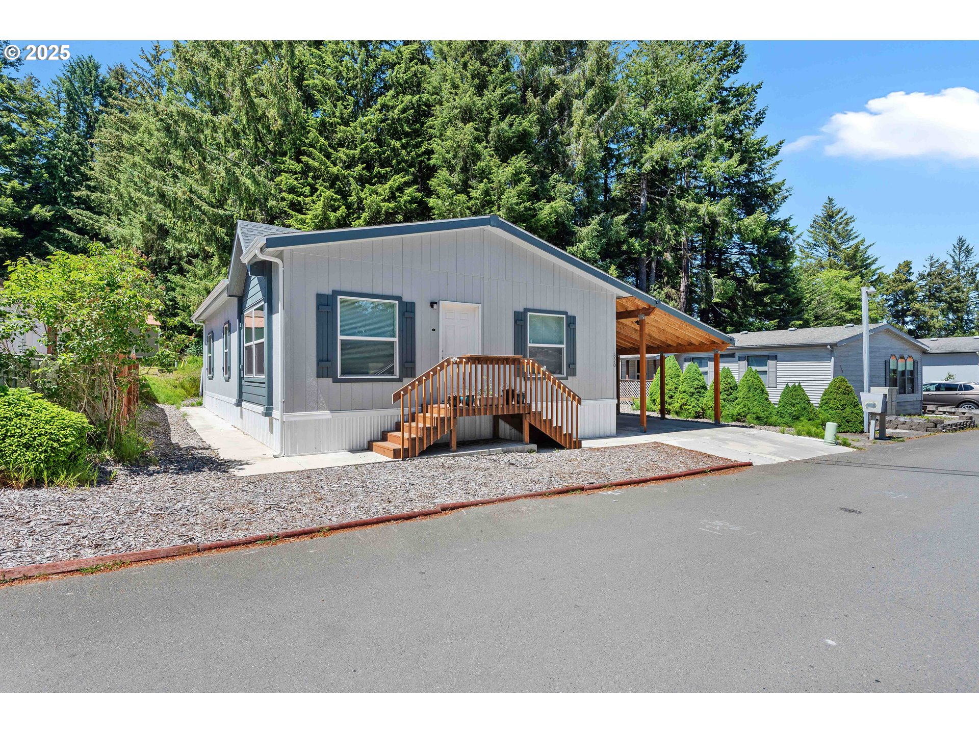 520 SHOREPINES AVE