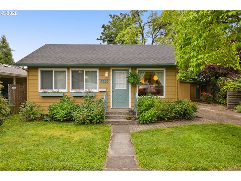 Photo of 9920 SE Ellis St, Portland, OR 97266 (MLS # 405542336)