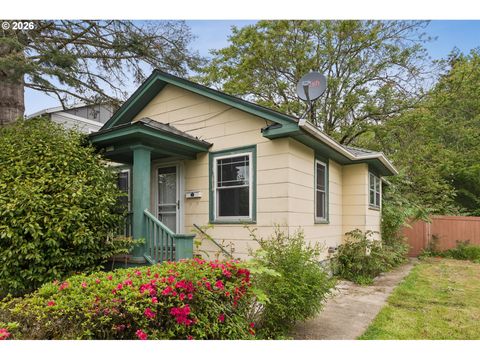 8521 SE YAMHILL ST Portland OR 97216