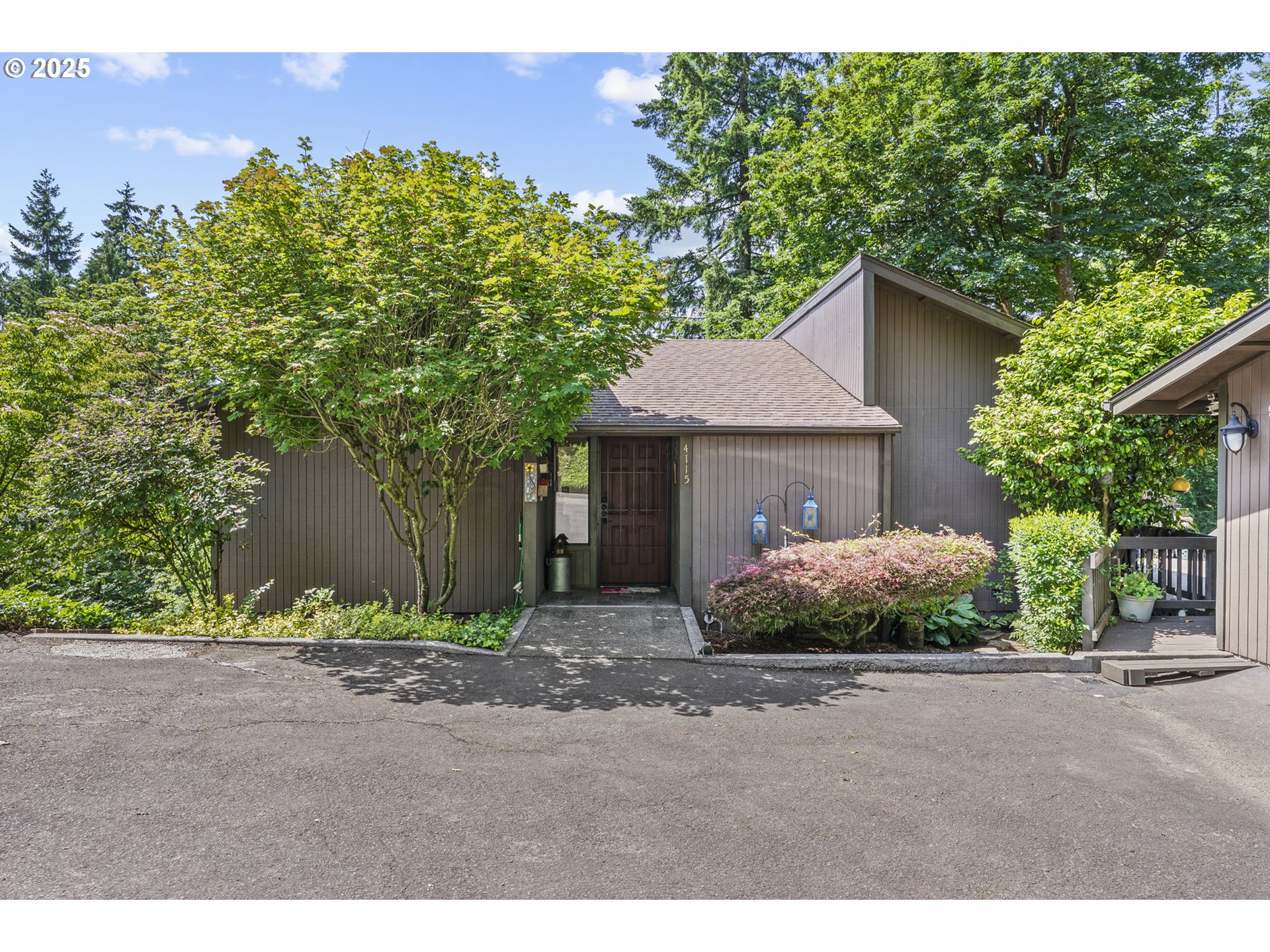 4115 SUNSET WAY