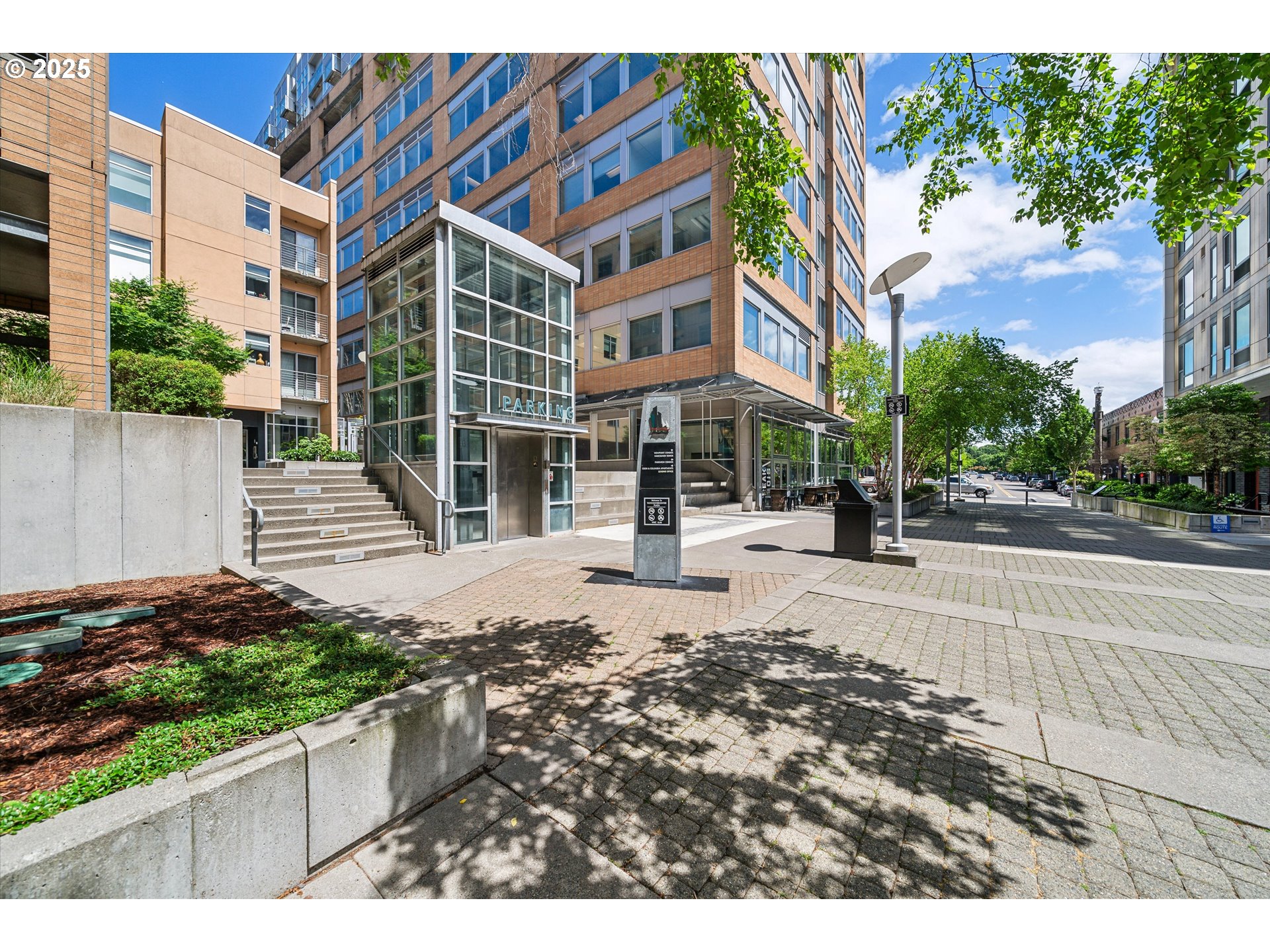 701 COLUMBIA ST 305