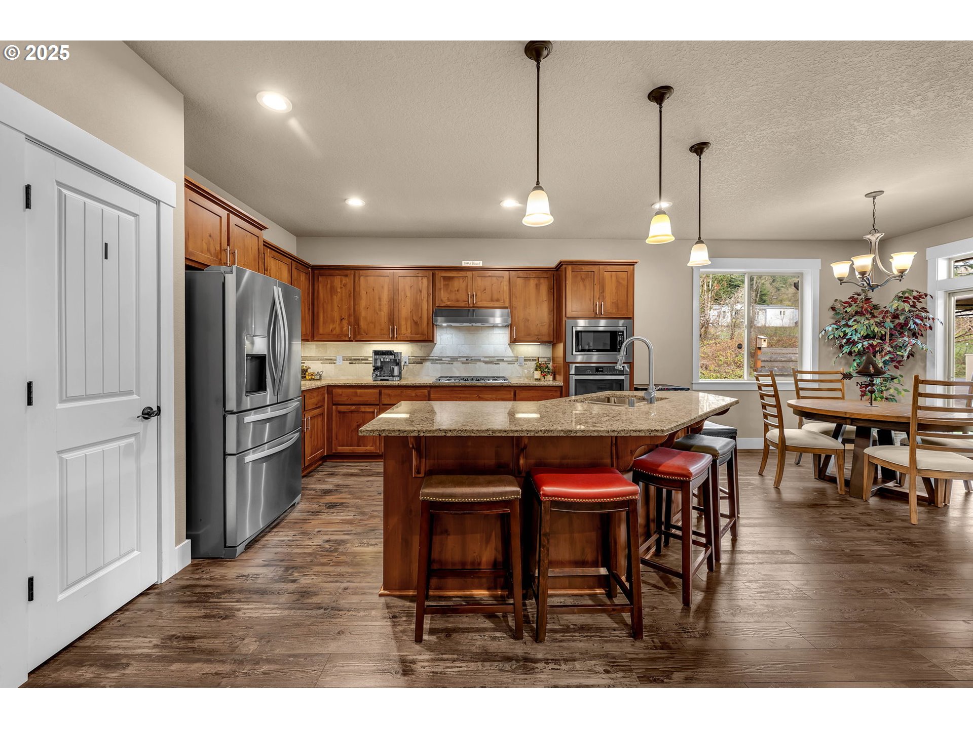 1912 N COLUMBIA RIDGE WAY