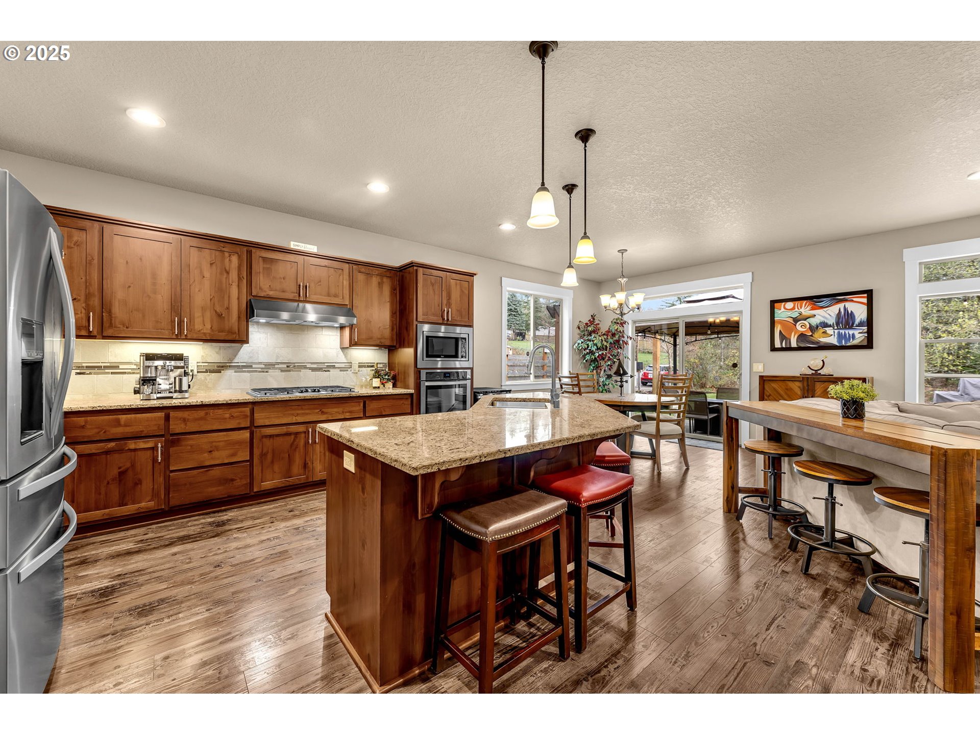 1912 N COLUMBIA RIDGE WAY