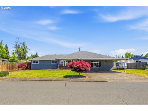Photo of 200 SE Walnut Ave, Dallas, OR 97338 (MLS # 470046549)