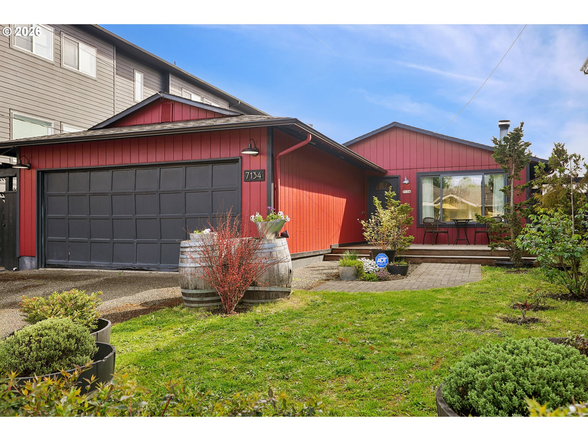 7134 N GREENWICH AVE