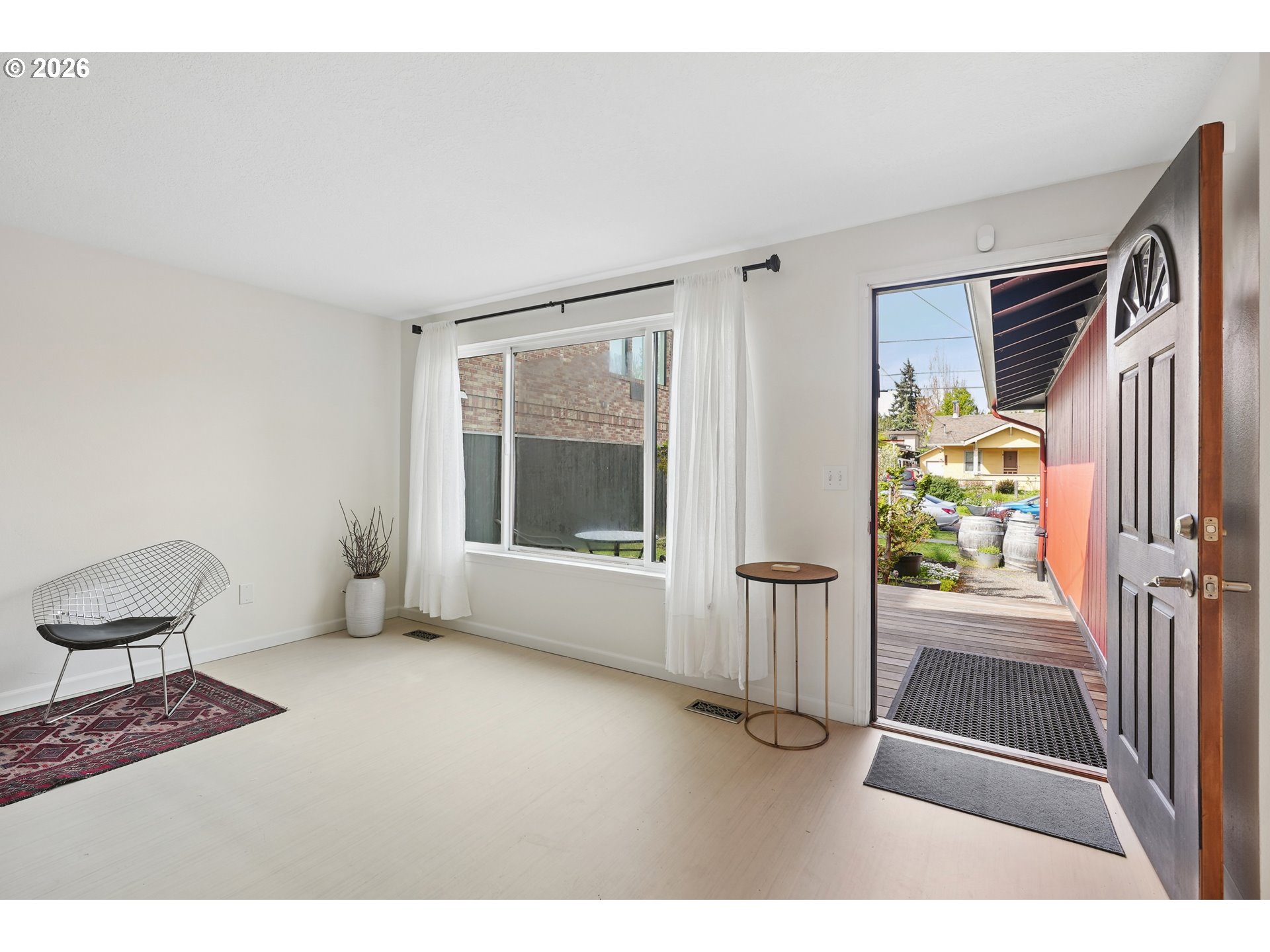 7134 N GREENWICH AVE