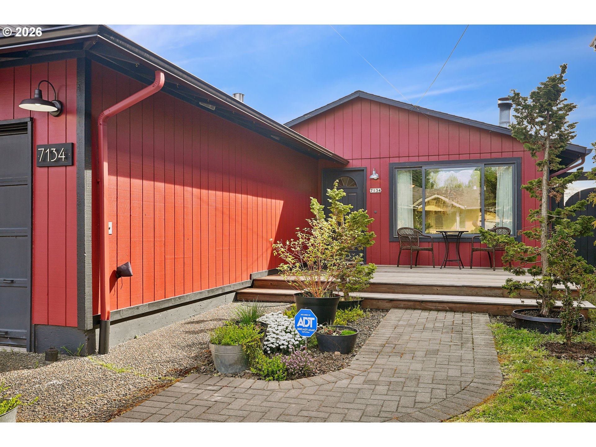 7134 N GREENWICH AVE