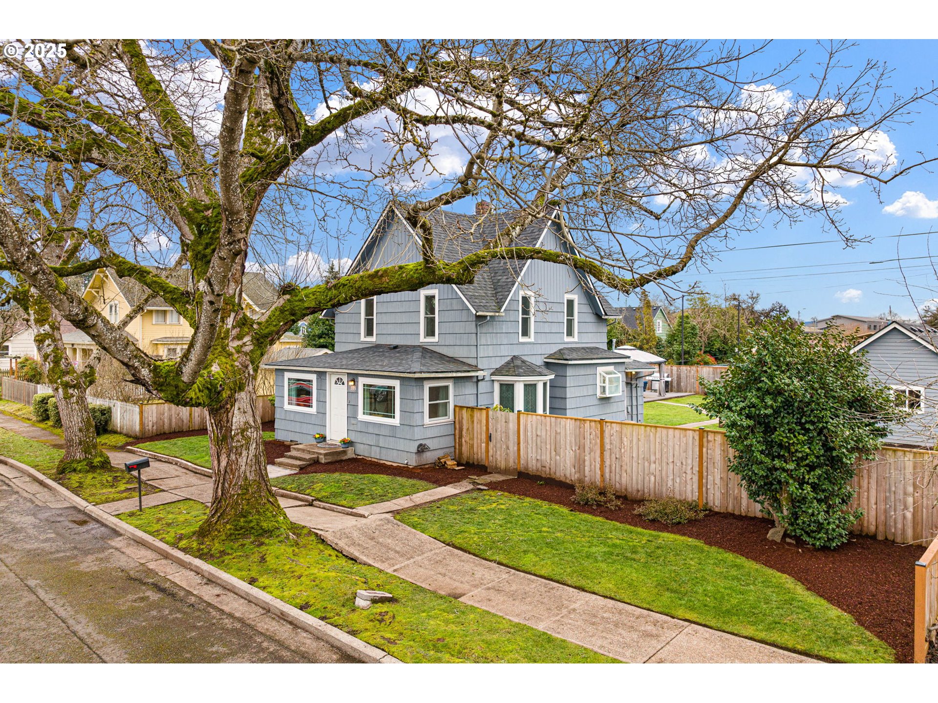555 KALMIA ST