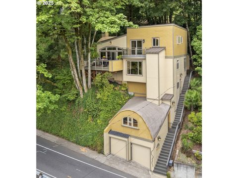 6521 S CORBETT AVE Portland OR 97239