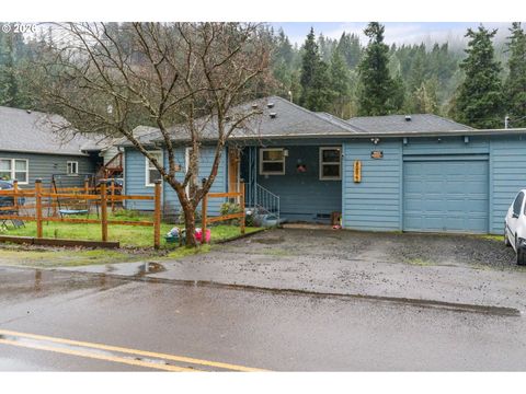 Photo of 46822 Sunset Ave, Westfir, OR 97492 (MLS # 208928913)