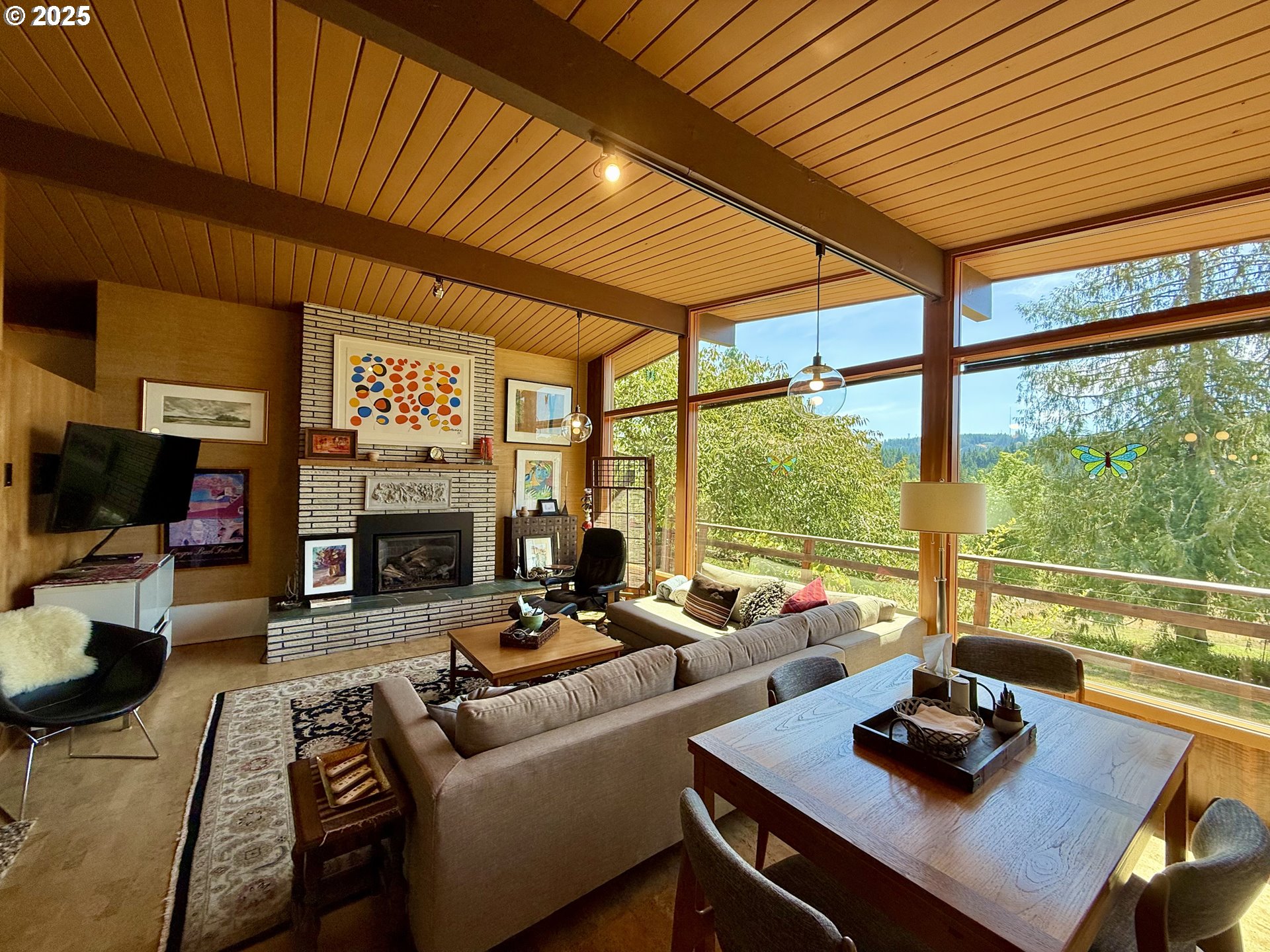 2203 LORANE HWY