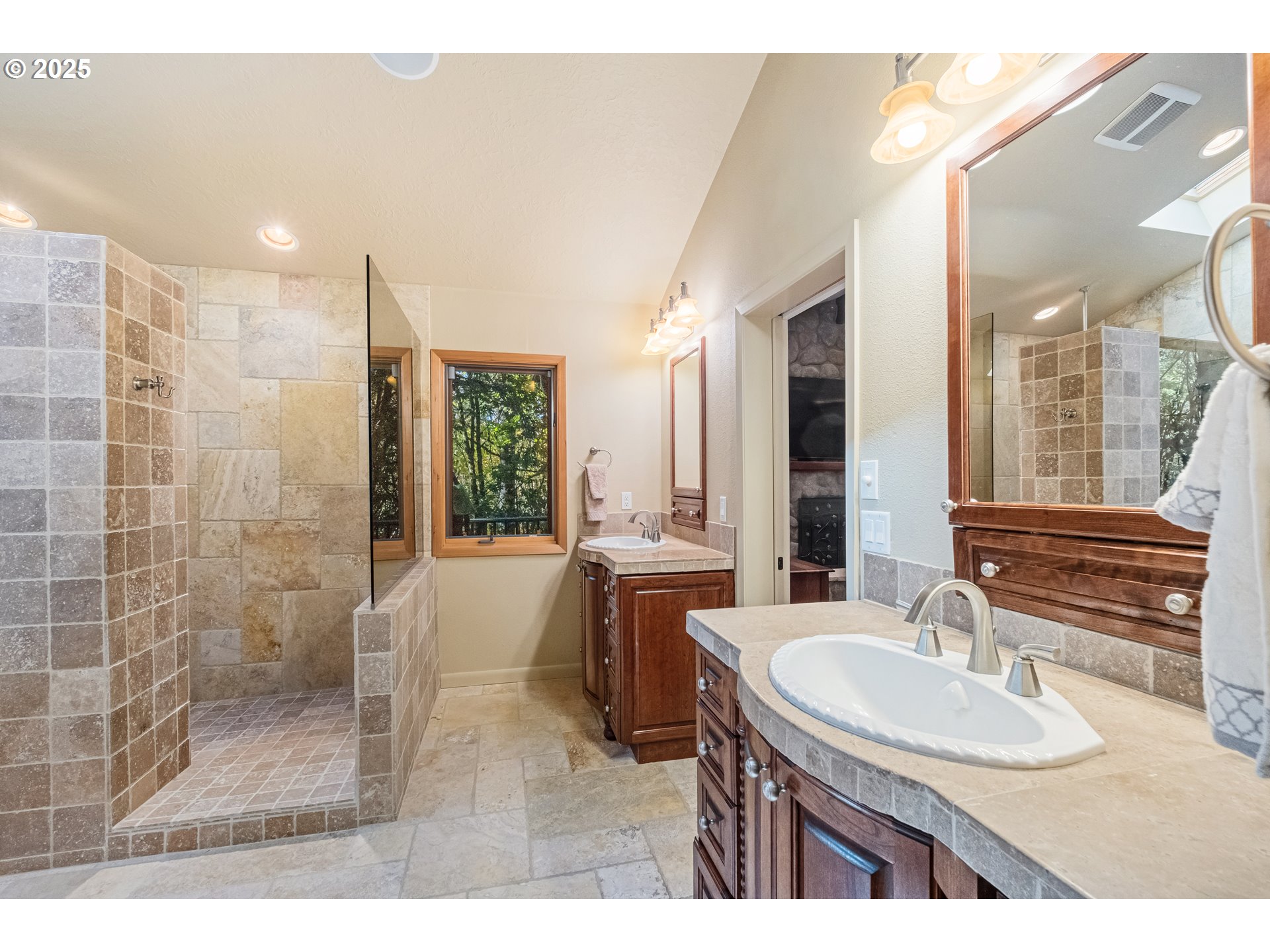 Salem, Oregon 97306, United States, 4 Bedrooms Bedrooms, ,4 BathroomsBathrooms,Residential,Active,237152