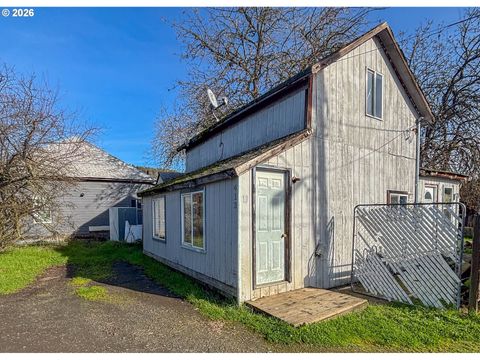 413 NE NASH ST Roseburg OR 97470