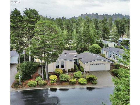 105 EVERGREEN LN Florence OR 97439