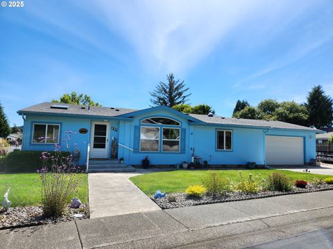 227 LAKELAND DR Lakeside OR 97449