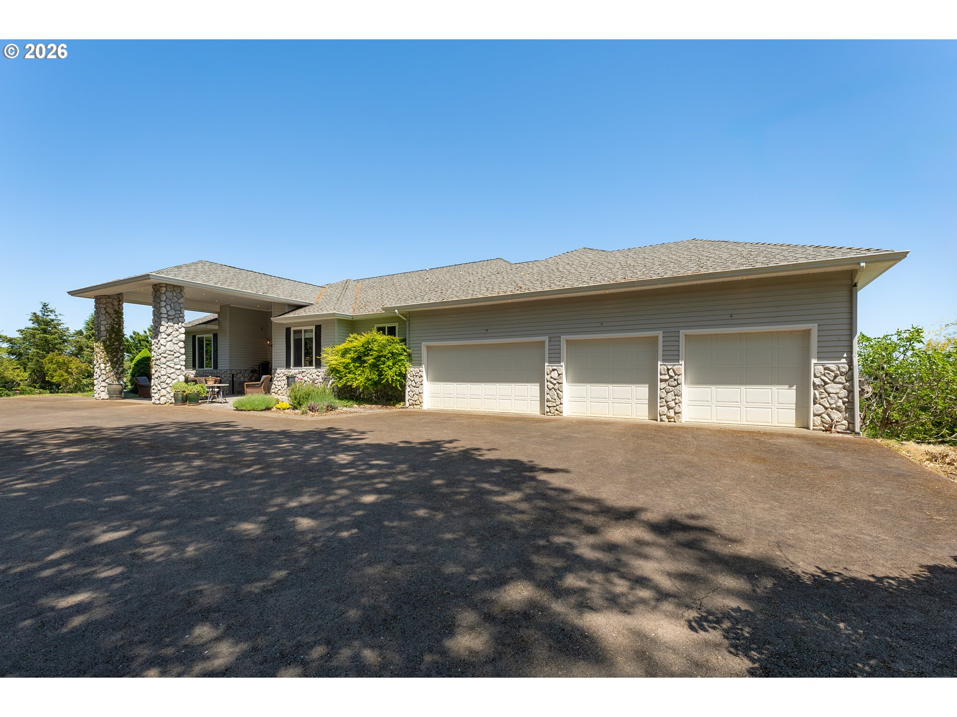 462 LILLIAN LN