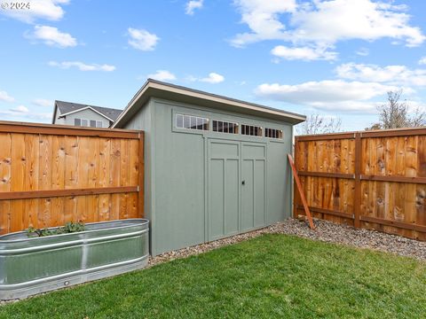 A home in Mt Angel