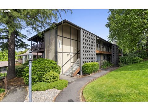 3038 SW FLORIDA CT B Portland OR 97219