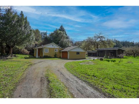 93514 UPPER LOOP LN Coos Bay OR 97420