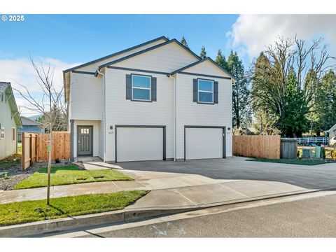 4353/4355 KALMIA ST Springfield OR 97478