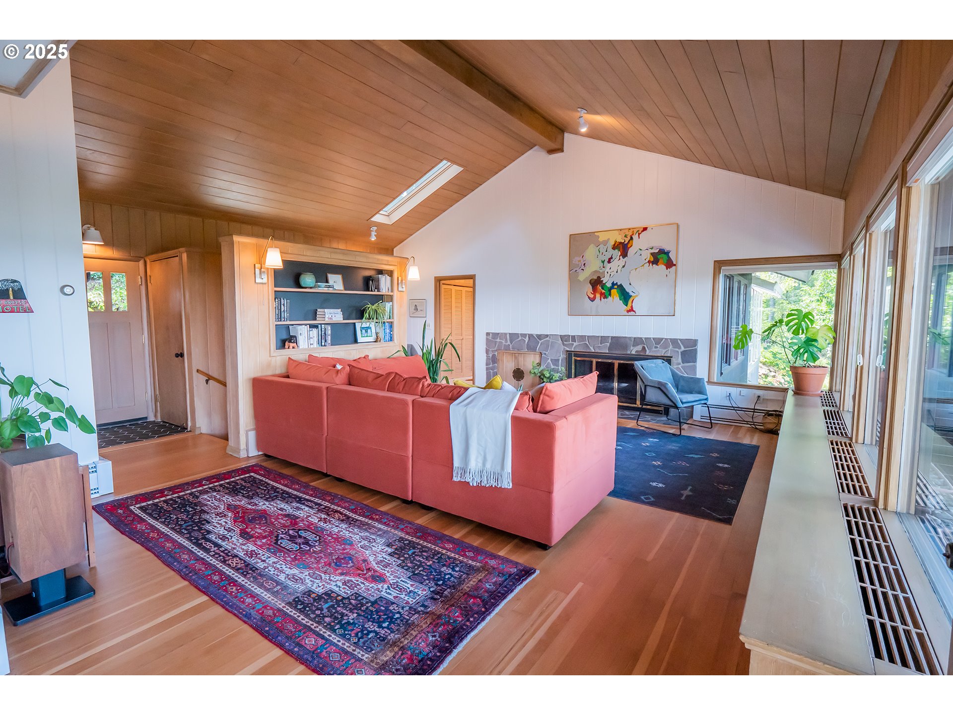 275 SUNSET DR