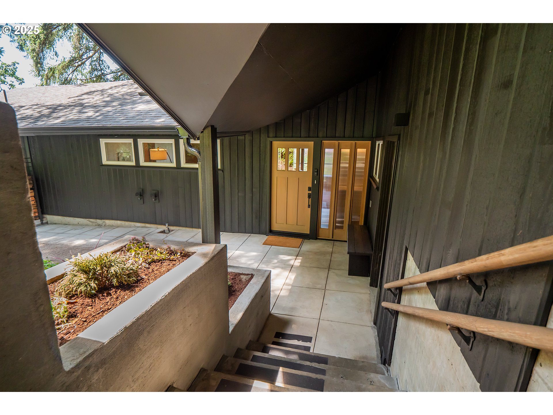 275 SUNSET DR