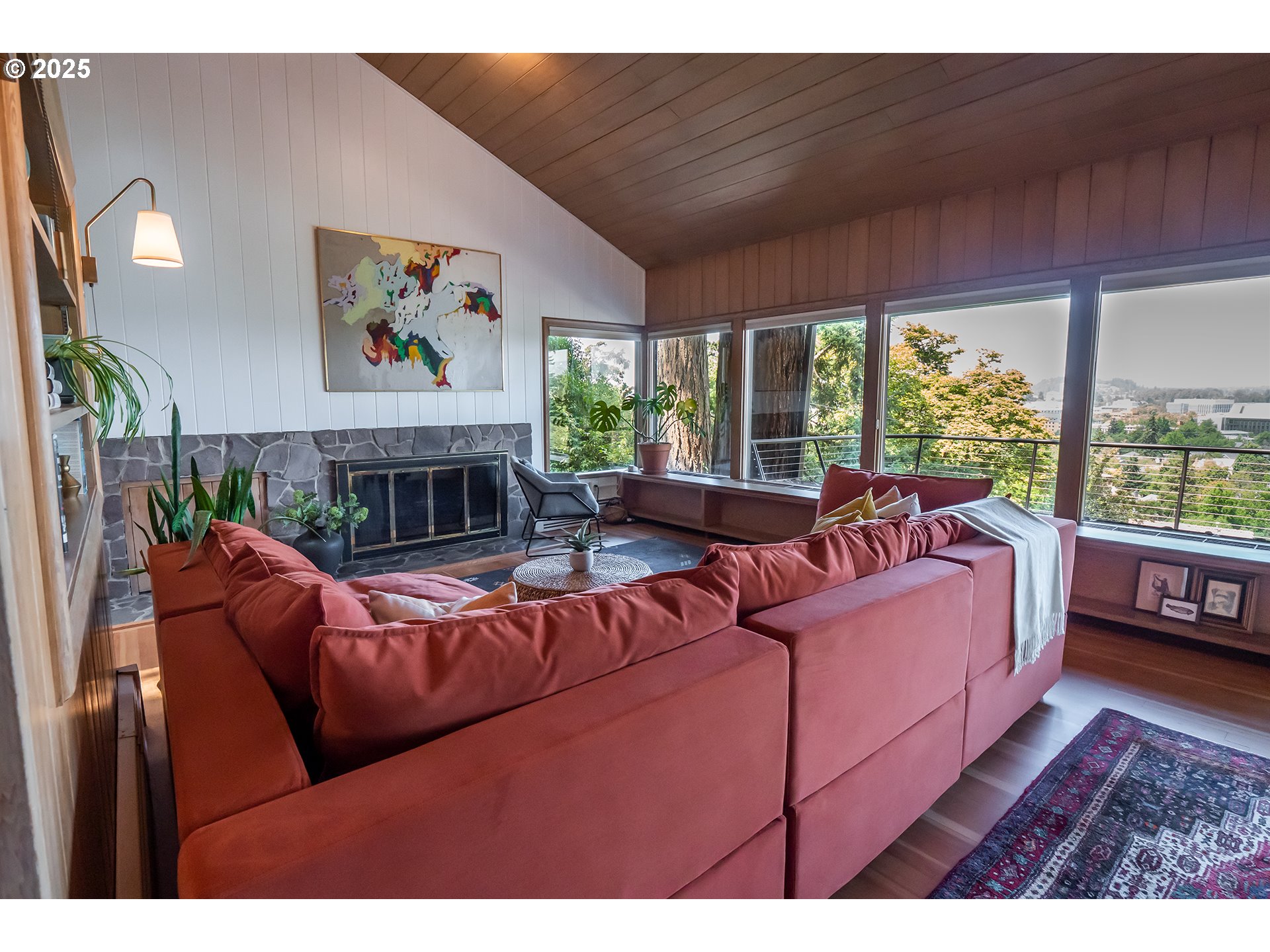275 SUNSET DR