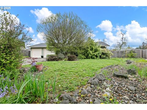 943 SAVILLE AVE Eugene OR 97404