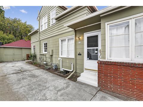 515 N ROSA PARKS WAY Portland OR 97217