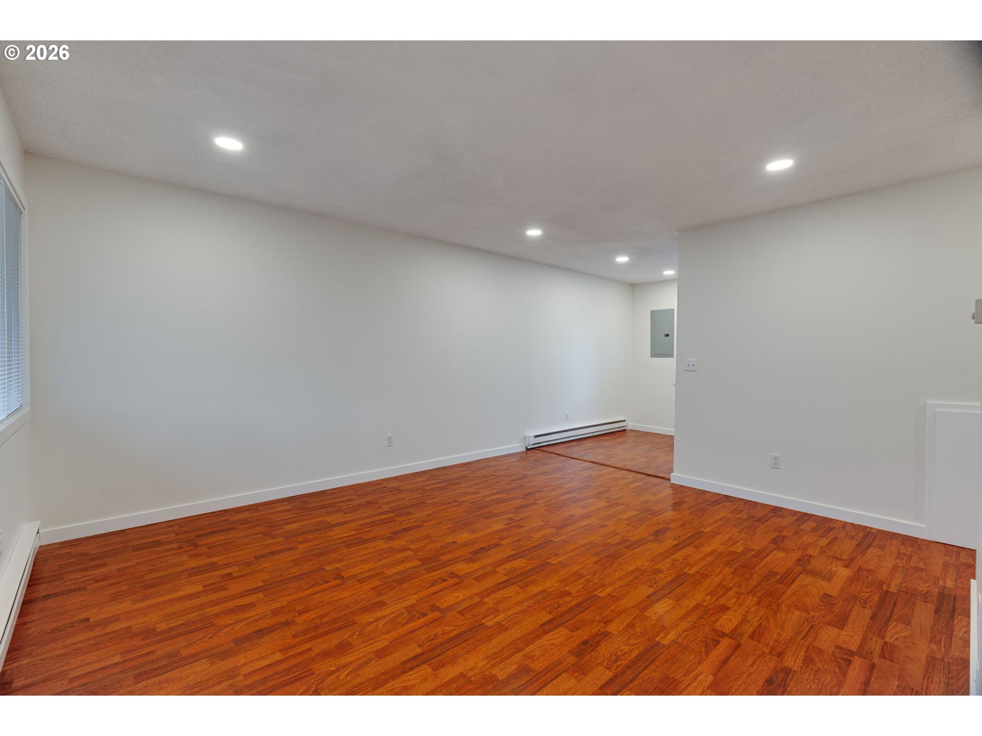 3954 N BORTHWICK AVE