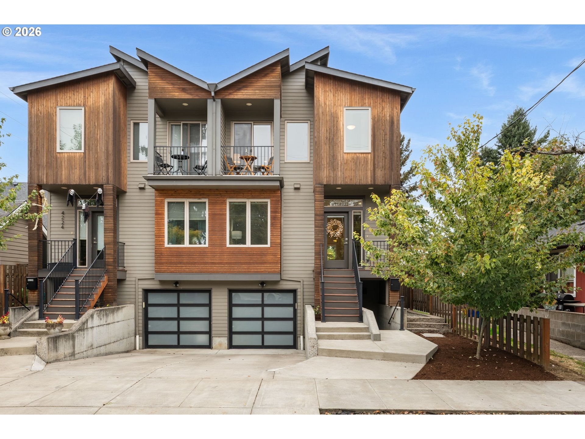 4222 N KERBY AVE — 5 bed 4 bath Condominium