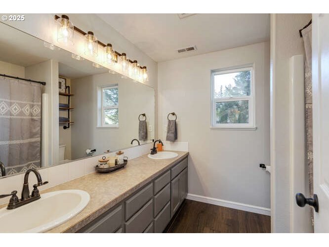 McMinnville, Oregon 97128, United States, 3 Bedrooms Bedrooms, ,3 BathroomsBathrooms,Residential,Active,223676