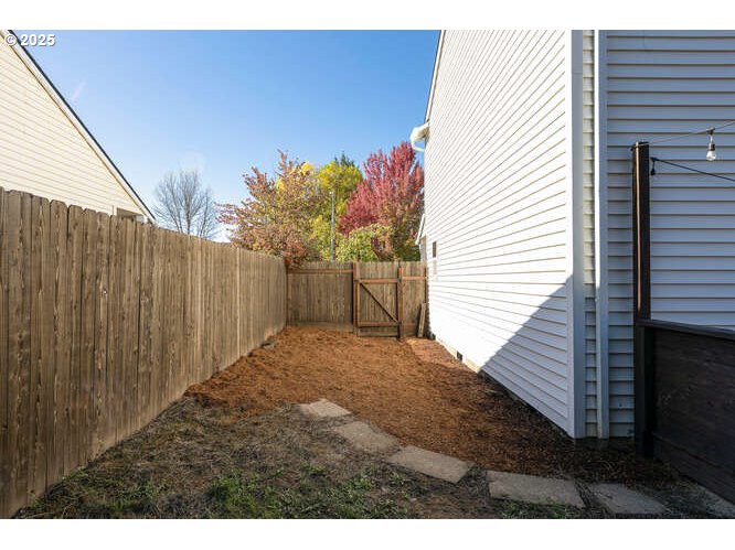 McMinnville, Oregon 97128, United States, 3 Bedrooms Bedrooms, ,3 BathroomsBathrooms,Residential,Active,223676