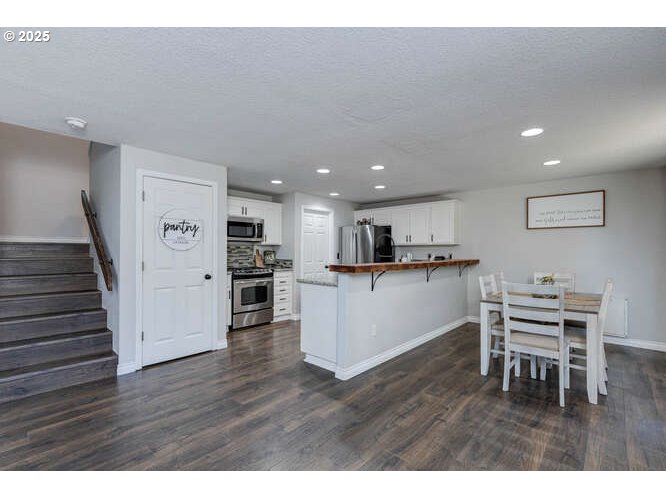 McMinnville, Oregon 97128, United States, 3 Bedrooms Bedrooms, ,3 BathroomsBathrooms,Residential,Active,223676