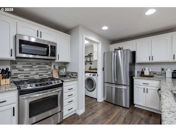 McMinnville, Oregon 97128, United States, 3 Bedrooms Bedrooms, ,3 BathroomsBathrooms,Residential,Active,223676