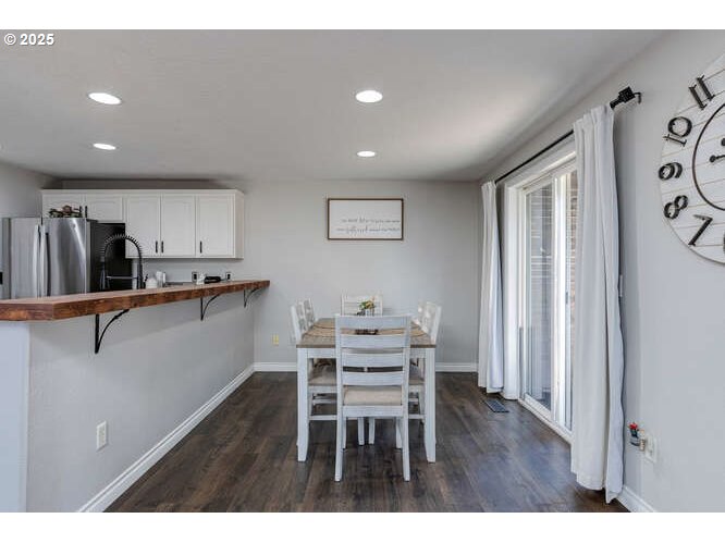 McMinnville, Oregon 97128, United States, 3 Bedrooms Bedrooms, ,3 BathroomsBathrooms,Residential,Active,223676