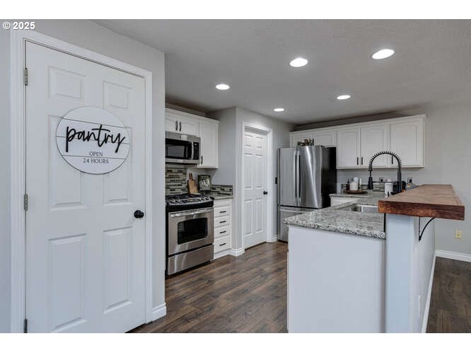 McMinnville, Oregon 97128, United States, 3 Bedrooms Bedrooms, ,3 BathroomsBathrooms,Residential,Active,223676