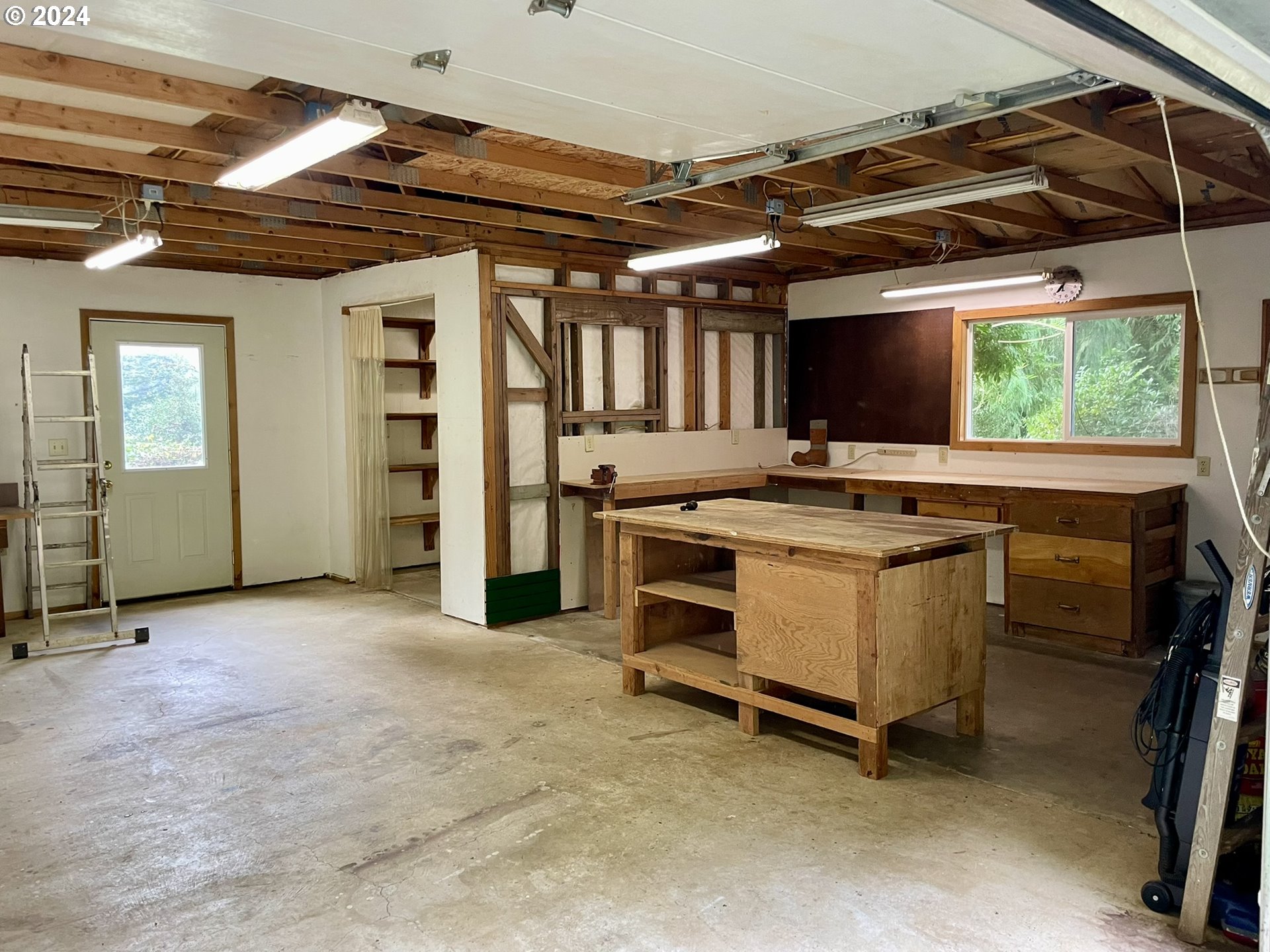 Mapleton, Oregon 97453, United States, 3 Bedrooms Bedrooms, ,2 BathroomsBathrooms,Residential,Pending,123802