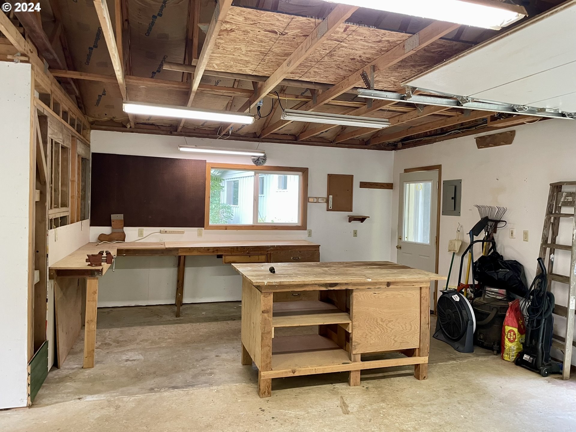 Mapleton, Oregon 97453, United States, 3 Bedrooms Bedrooms, ,2 BathroomsBathrooms,Residential,Pending,123802