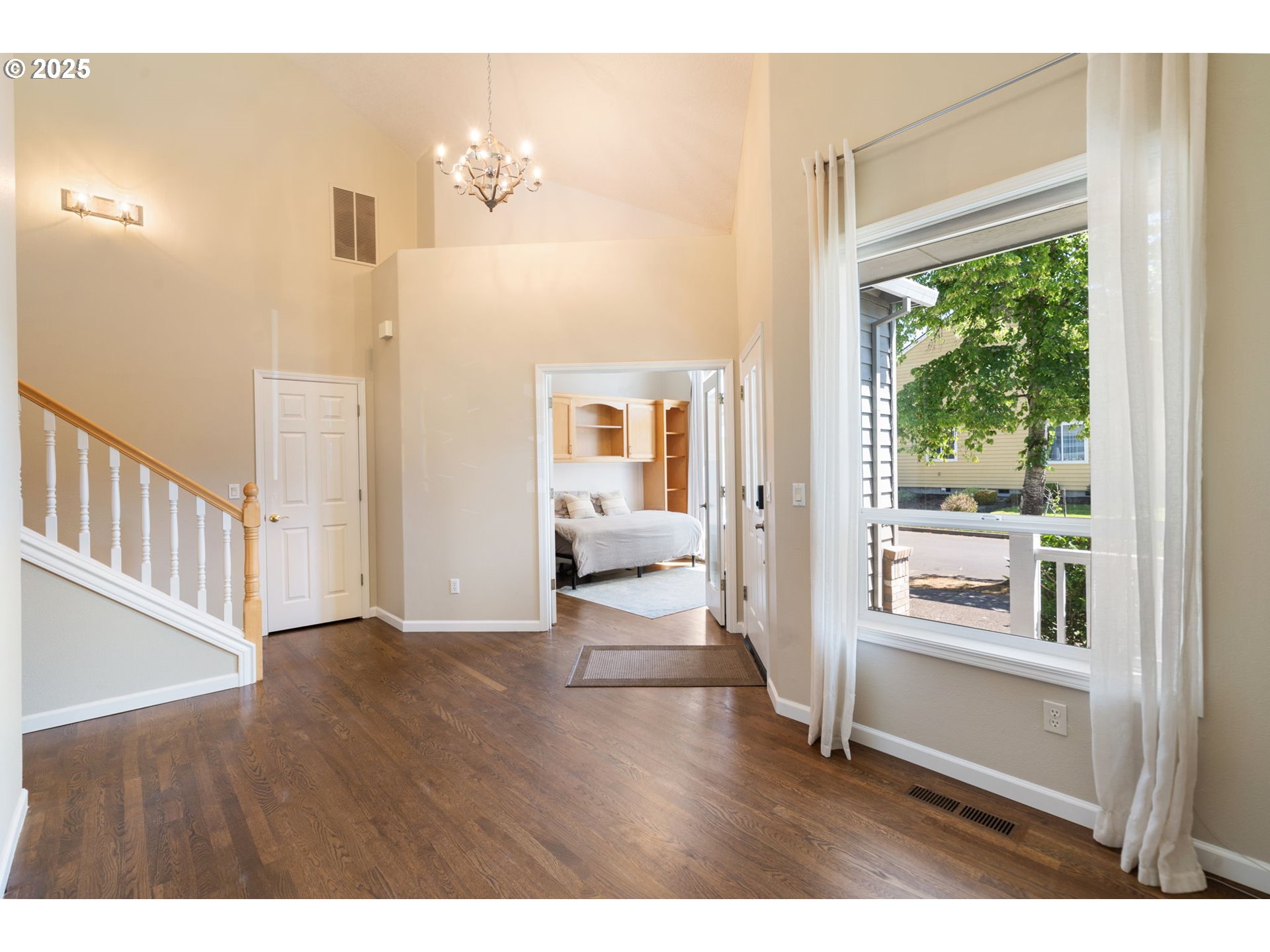 2525 NE CHARLOIS DR