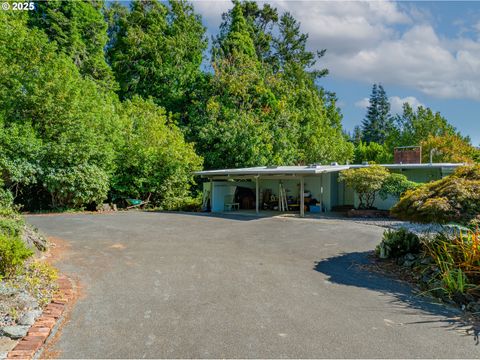 1159 E 1ST PL Coquille OR 97423